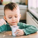 ¿Comer yogur aumenta la altura de los niños?